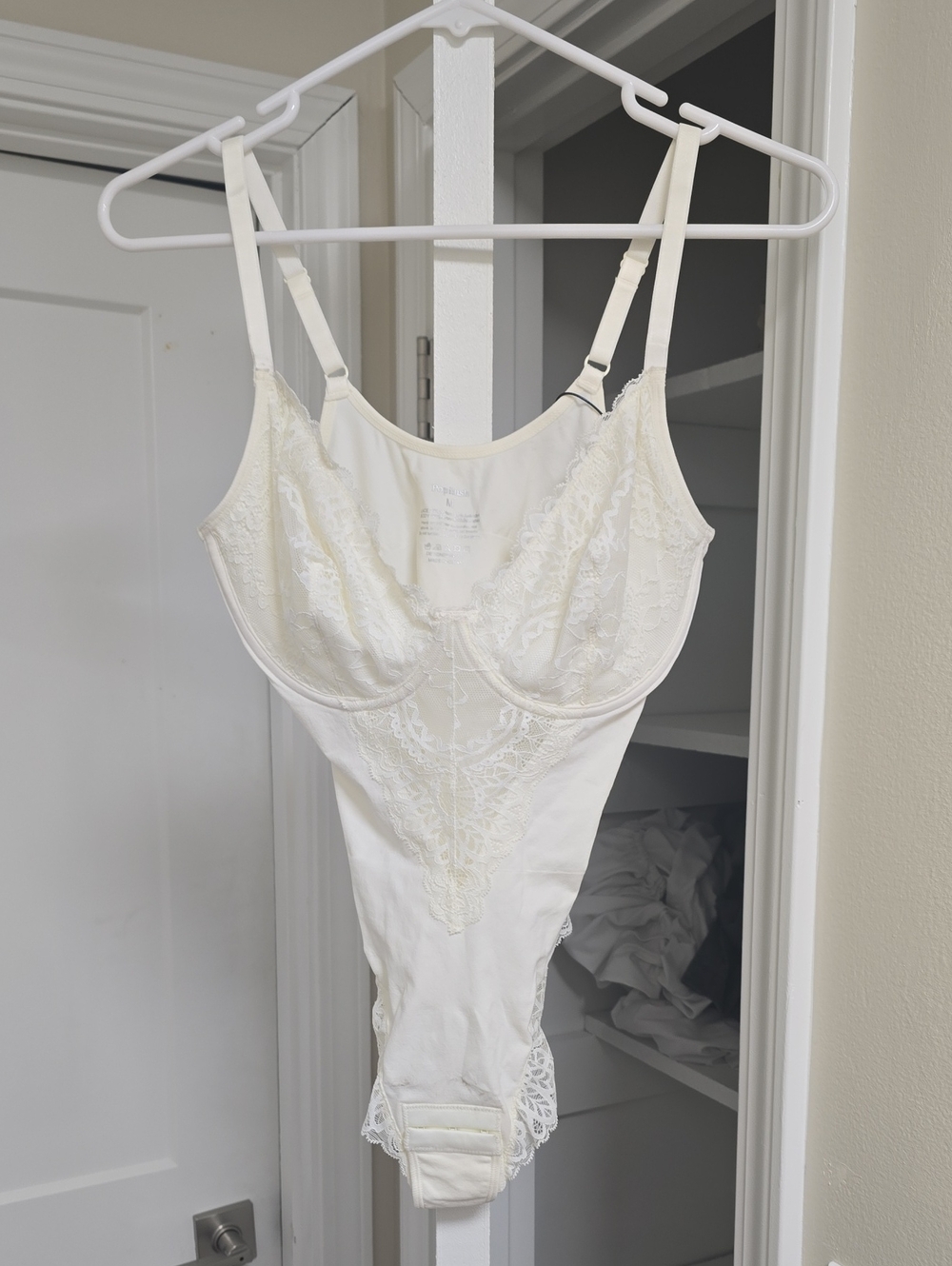 Popilush NWT Lace Built-In Shapewear Bodysuit Cream M